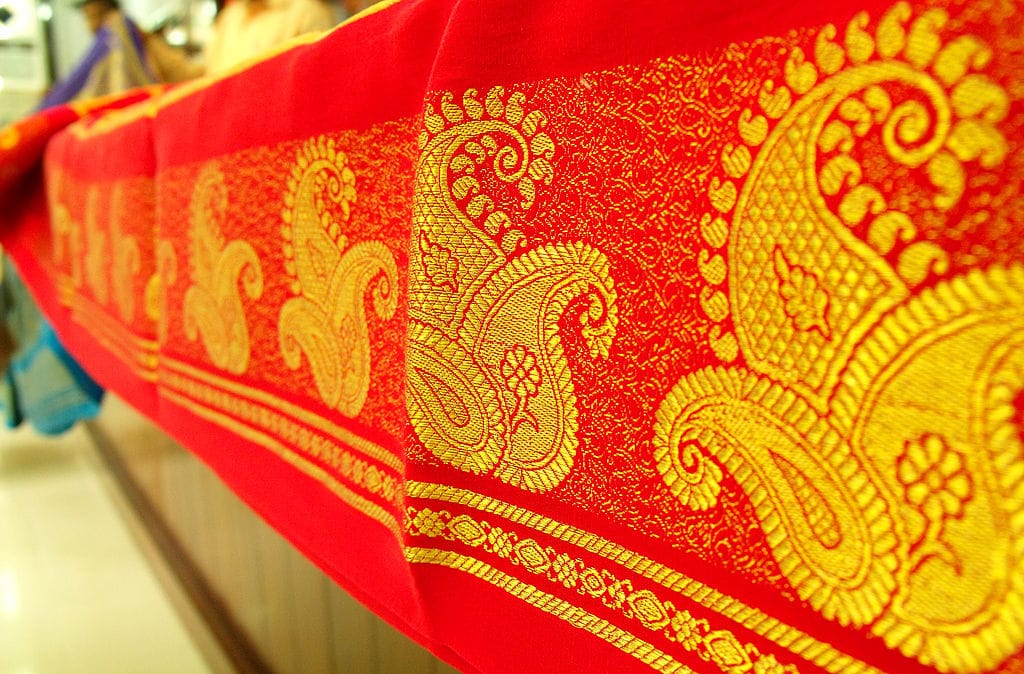 World Famous Kanchipuram Silk Sarees: What, How and Where To Buy In 2020? 19